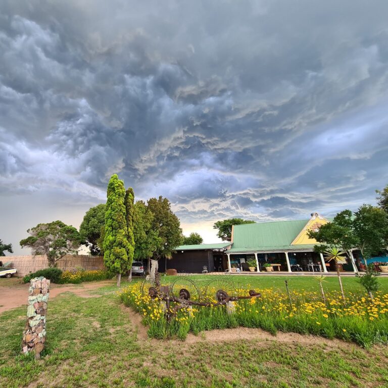 Its Anners Guest House and Backpackers 768x768